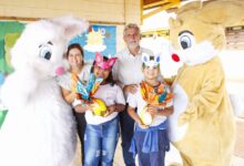 Photo of Páscoa: Alunos da rede municipal de ensino recebem ovos da Cacau Show